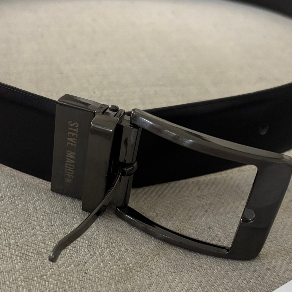 Steve Madden Black Belt/ Dark Brown Belt Reversible‎ W/Gunmetal Buckle size 34